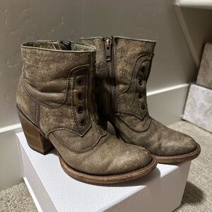 Circle G by Corral Distressed Leather Boots
